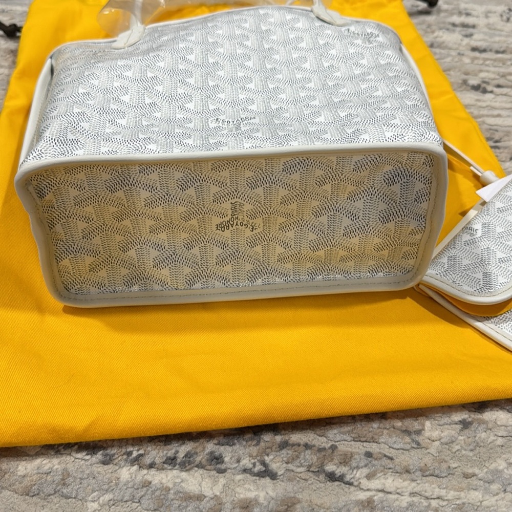 BNWT Goyard Anjou mini bag🤍🩶 - Picture 3 of 10